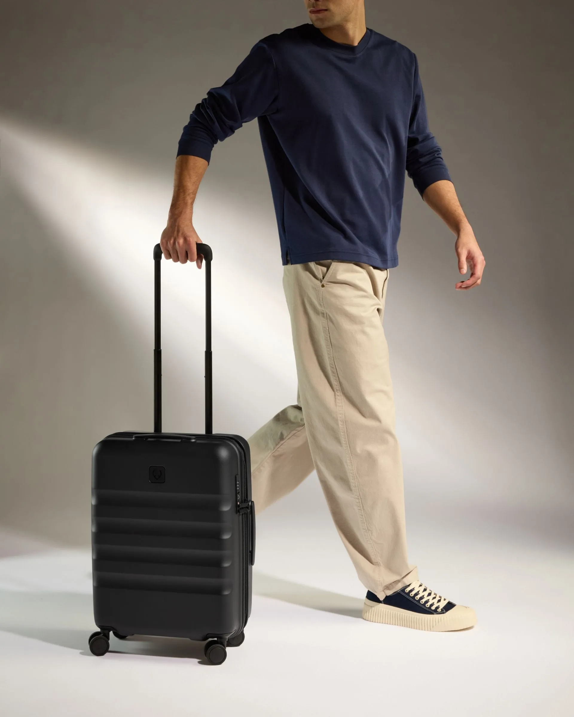 Cabin Suitcase in Black - Icon Stripe